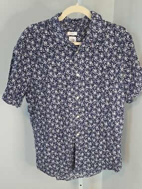 GAP Navy Blue Short-Sleeve Floral Button-Down Shirt / Large